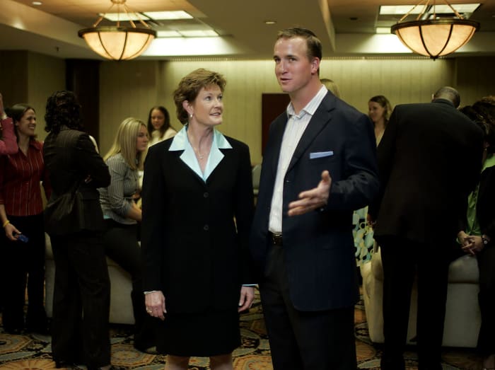 2005-0401-Pat-Summitt-Peyton-Manning-001099255.jpg